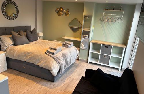 Ferndown Apartment | Studio Apartment