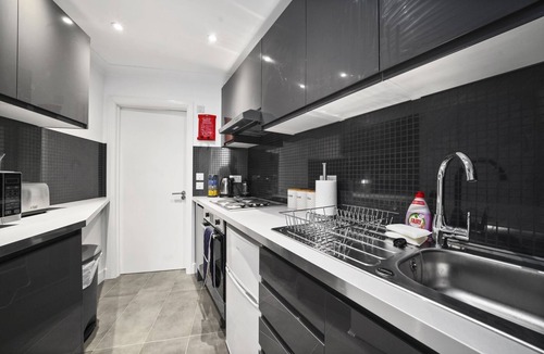 Bishopsgate Apartment | Studio Apartment Green