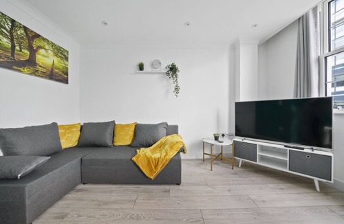 Bishopsgate Apartment | Studio Apartment Green
