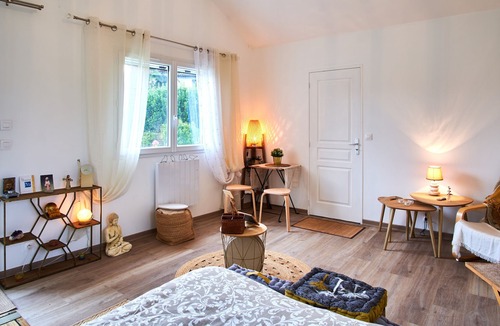 Moirans Apartment | Studio Apartment 'Home Just Be' with Wi-Fi & Garden