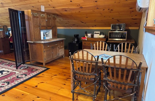 Keene Apartment | Studio Apartment in Heart of High Peaks - Perfect Basecamp for Hikers!