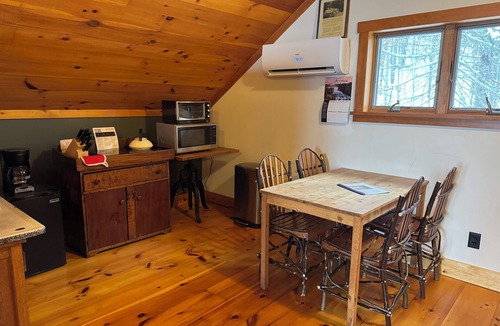 Keene Apartment | Studio Apartment in Heart of High Peaks - Perfect Basecamp for Hikers!