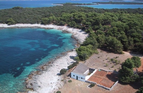 Veli Rat Apartment | Studio apartment in Veli Rat with Seaview, Balcony, Washing machine (882-1)