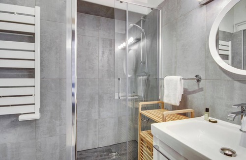Gaillon Apartment | Studio Apartment in Vibrant Opera District Paris