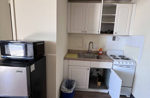 Wichita Apartment | Studio apartment in Wichita #1- Queen size bed - 3 minutes to WSU