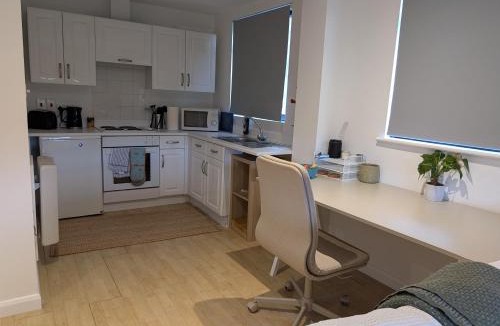 Iver Apartment | Studio Apartment - Iver Heath