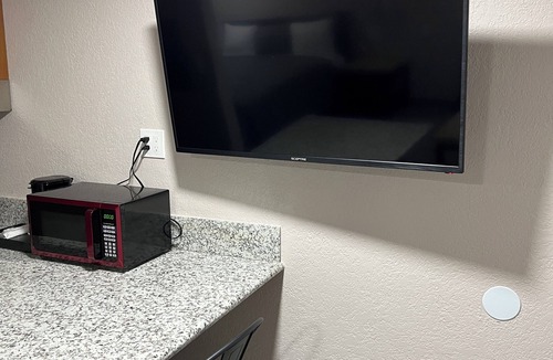 Greenacres Apartment | Studio Apartment - King Bed