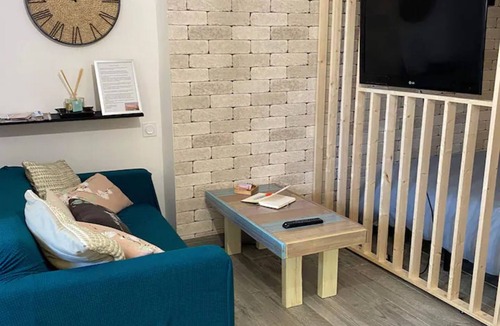 Equemauville Apartment | Studio Apartment 'La Noisette' with Private Terrace, Private Garden and Wi-Fi