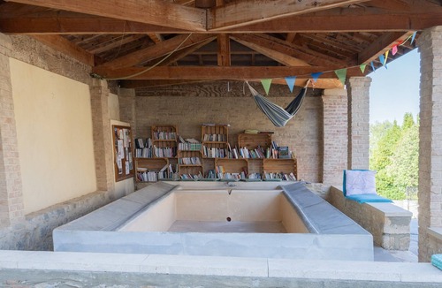 Salazac Apartment | Studio Apartment 'Le Chant Des Tongs' Surrounded by Nature with Wi-Fi and Air Conditioning