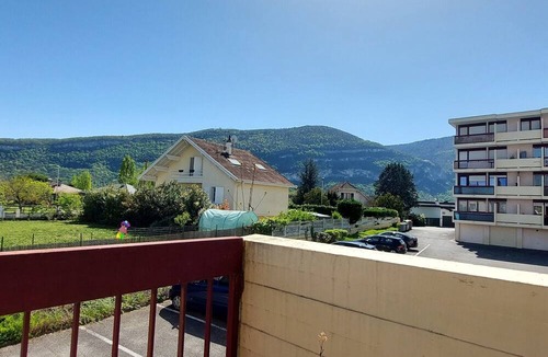 Gaillard Apartment | Studio Apartment 'Les Cascades' with Mountain View, Balcony and Wi-Fi