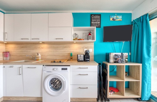 Le Grau-dʼAgde Apartment | Studio Apartment 'Les Ptits Loups, Le Grau D'agde' with Sea View and Air Conditioning