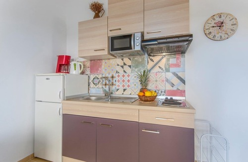 Mali Maj Apartment | Studio Apartment Ljiljana II with Balcony and Sea View