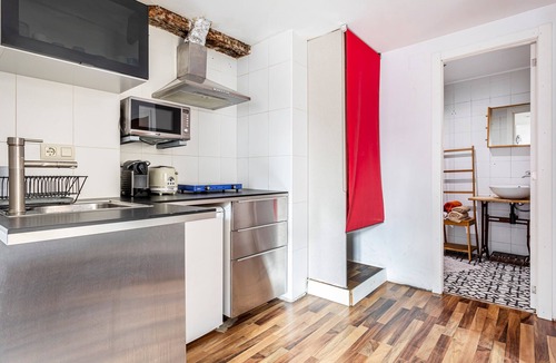 Barrio del Carmen Apartment | Studio Apartment 'Loft 3er Piso' with Shared Terrace, Wi-Fi and Air Conditioning