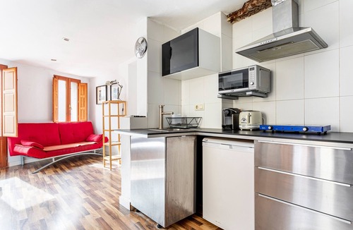 Barrio del Carmen Apartment | Studio Apartment 'Loft 3er Piso' with Shared Terrace, Wi-Fi and Air Conditioning