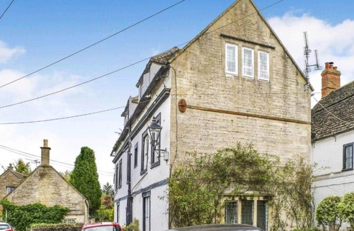 Melksham Apartment | Studio Apartment Melksham