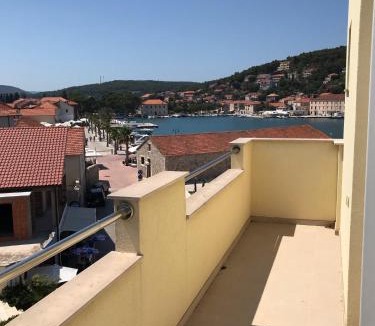 Island Hvar Apartment | studio apartment near the beach-Ilda Radonic