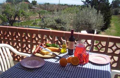 L'Ampolla Apartment | Studio apartment on rural smallholding, 3km from beaches and amenities