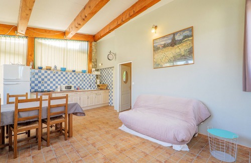 Saint-Remeze Apartment | Studio Apartment 'Proche Gorges De L'Ardeche' with Shared Pool, Wi-Fi and Air Conditioning