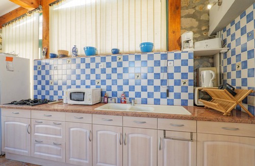 Saint-Remeze Apartment | Studio Apartment 'Proche Gorges De L'Ardeche' with Shared Pool, Wi-Fi and Air Conditioning