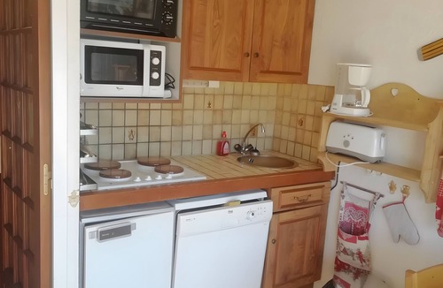 Auris Apartment | Studio Apartment 'Pathabac' with Mountain View and Balcony