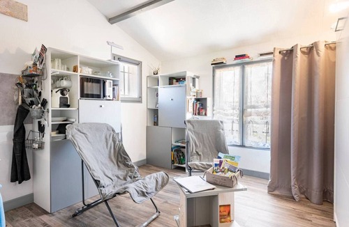 Nerac Apartment | Studio Apartment 'Petit Nid Cosy De L' Albret' with Private Terrace, Private Garden and Wi-Fi