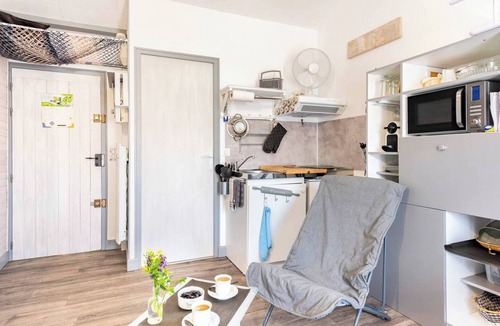 Nerac Apartment | Studio Apartment 'Petit Nid Cosy De L' Albret' with Private Terrace, Private Garden and Wi-Fi
