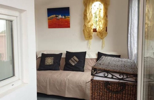 Roques Apartment | Studio Apartment 'Redhouse - Solarium' with Shared Pool, Wi-Fi and Air Conditioning