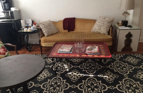 Burns Square Apartment | Studio Apartment, Safe & Walkable area, Pet Friendly