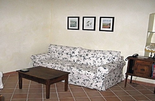 Villecroze Apartment | Studio Apartment (Sleeps 2)