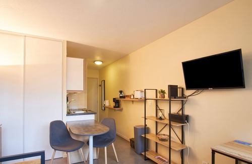 Quartier Hyper-Centre Apartment | Studio Apartment 'Studio Grenoble' with Mountain View and Wi-Fi