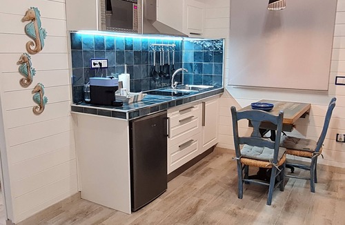 Hoya de los Patos Apartment | Studio Apartment 'Tabarca' with Shared Pool, Wi-Fi and Air Conditioning