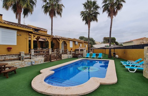 Hoya de los Patos Apartment | Studio Apartment 'Tabarca' with Shared Pool, Wi-Fi and Air Conditioning