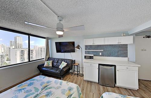 McCully - Moiliili Apartment | Studio Apartment