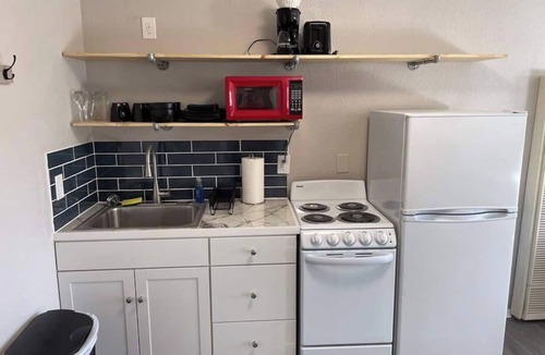 University Heights Apartment | Studio apartment w/Balcony - Near Nob Hill and several Hospitals.