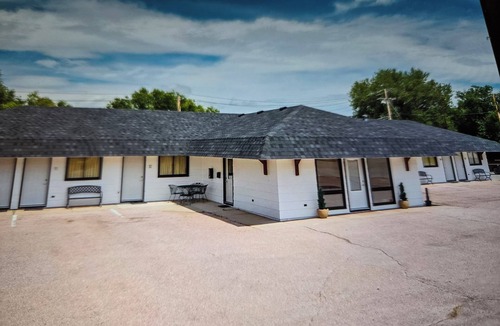 Hot Springs Apartment | Studio apartment with Utilities included with internet and cable.
