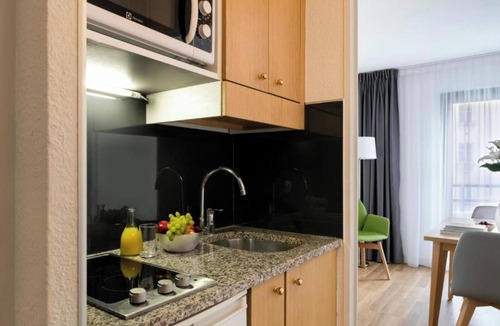 Quartier de la Salpetriere Apartment | Studio Apartment With Balcony In Austerlitz