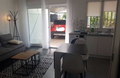 Bas-Vernet Apartment | Studio apartment with parking and outdoor area - 20 minutes from the beach