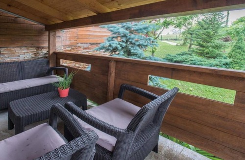 Rakovica Apartment | Studio Apartment with Terrace and Pool