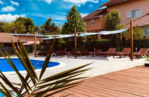 Rakovica Apartment | Studio Apartment with Terrace and Pool
