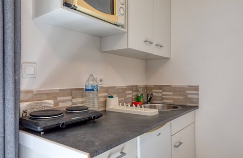 Poussan Apartment | Studio Apartment ' with Shared Garden