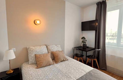 Saint-Doulchard Apartment | STUDIO Appart' Hotel LE CYGNE Gare