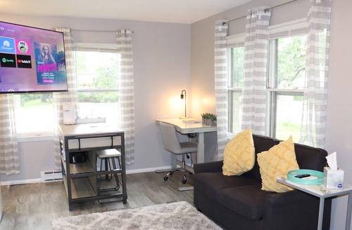 Oswego Apartment | Studio APT | 2 min drive to Downtown Oswego | Fast WIFI