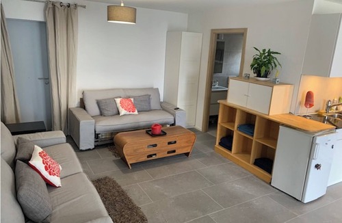 Gilly Apartment | Studio Apt - Beautiful view, free parking!