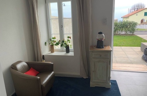 Gilly Apartment | Studio Apt - Beautiful view, free parking!