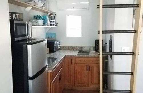 Scarborough Condo | Studio Apt by beach - unit #14