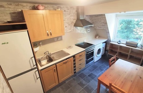 Reigate Apartment | ⭐ Studio Apt in Reigate Town Centre