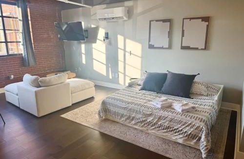Cape Girardeau Apartment | Studio Apt King Bed Full Kitchen By KeenStays