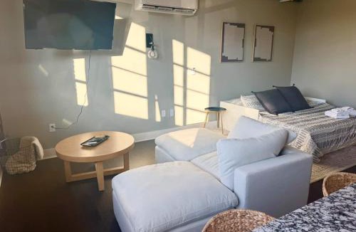 Cape Girardeau Apartment | Studio Apt King Bed Full Kitchen By KeenStays