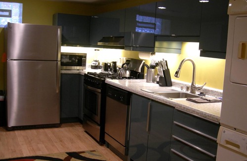 East Isles Apartment | Studio Apt. Lake of the Isles Inn Uptown Minneapolis Furnished Monthly Rental