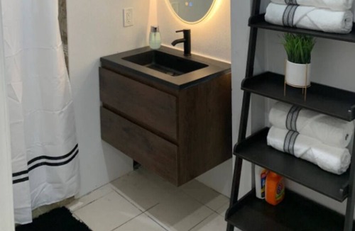 Cardozo Apartment | Studio apt on U St- 5 mins to Howard University